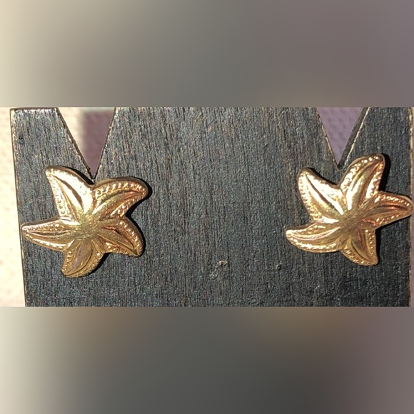 Costume Gold Tone Metal Starfish Post Earrings - Picture 4 of 7